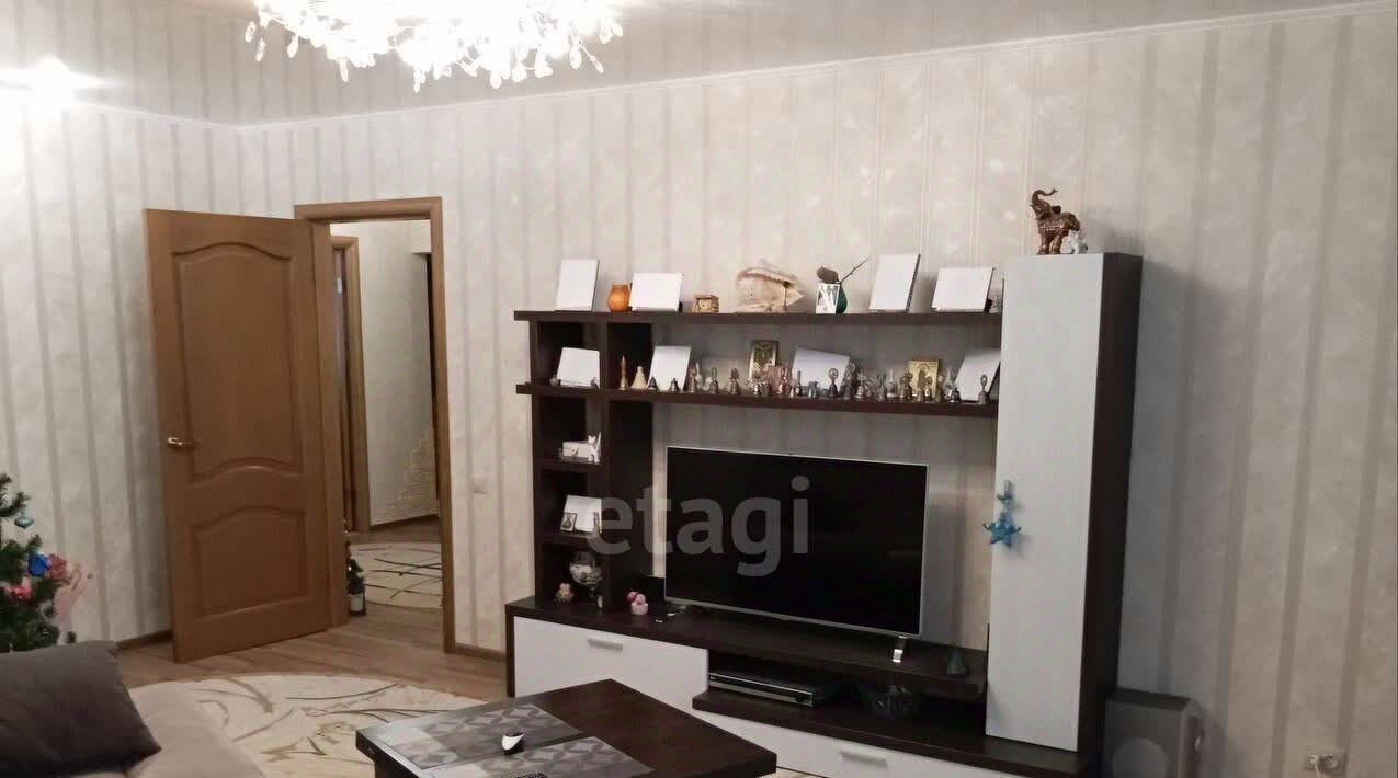 квартира г Тольятти р-н Автозаводский ул 40 лет Победы 82а фото 1