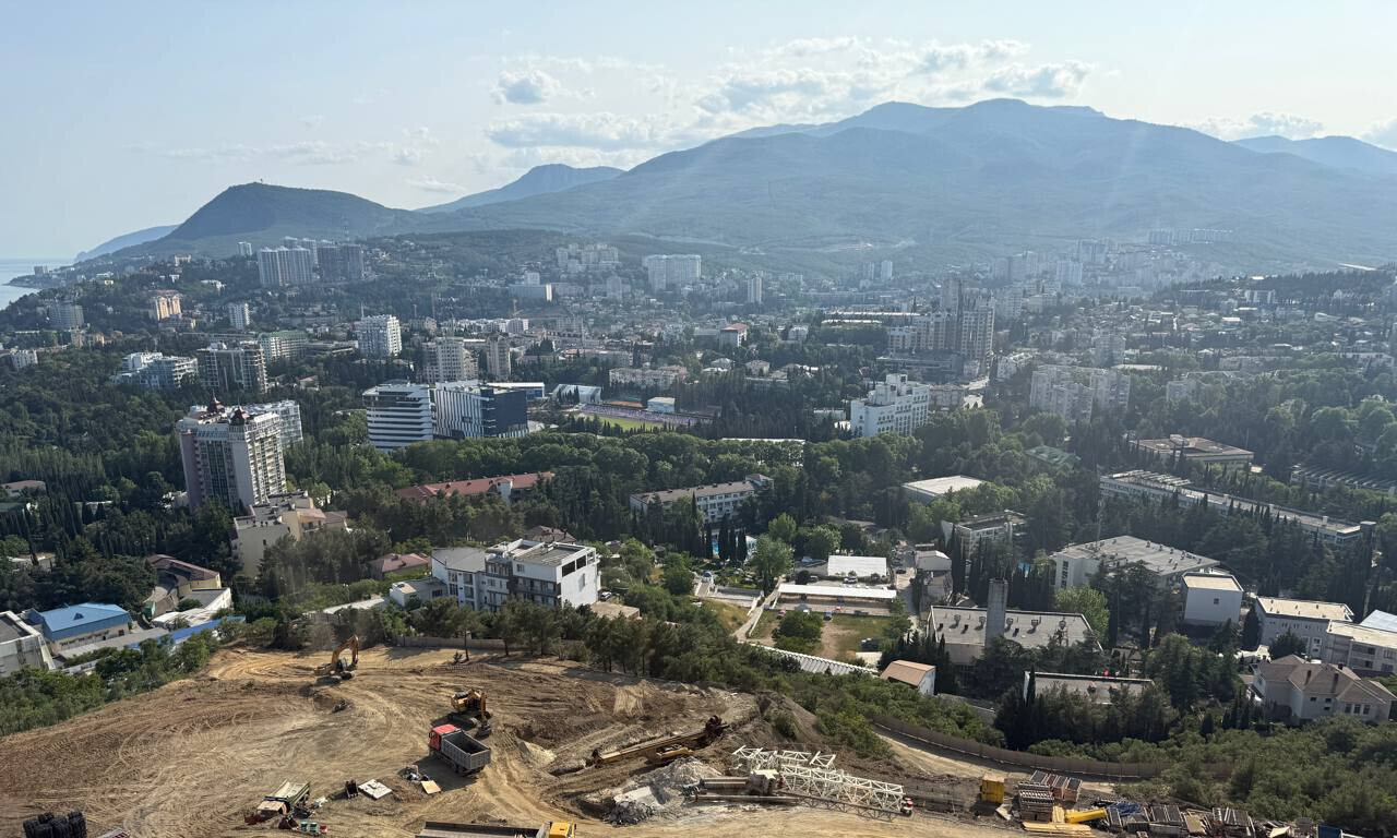 квартира г Алушта п Семидворье ул Им. Профессора Свиргуненко 19 фото 4