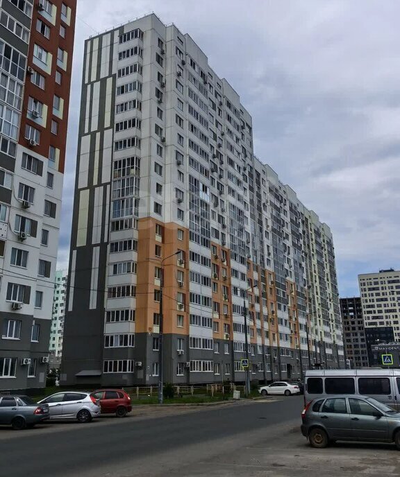 квартира г Оренбург ул Братьев Хусаиновых 2 фото 1