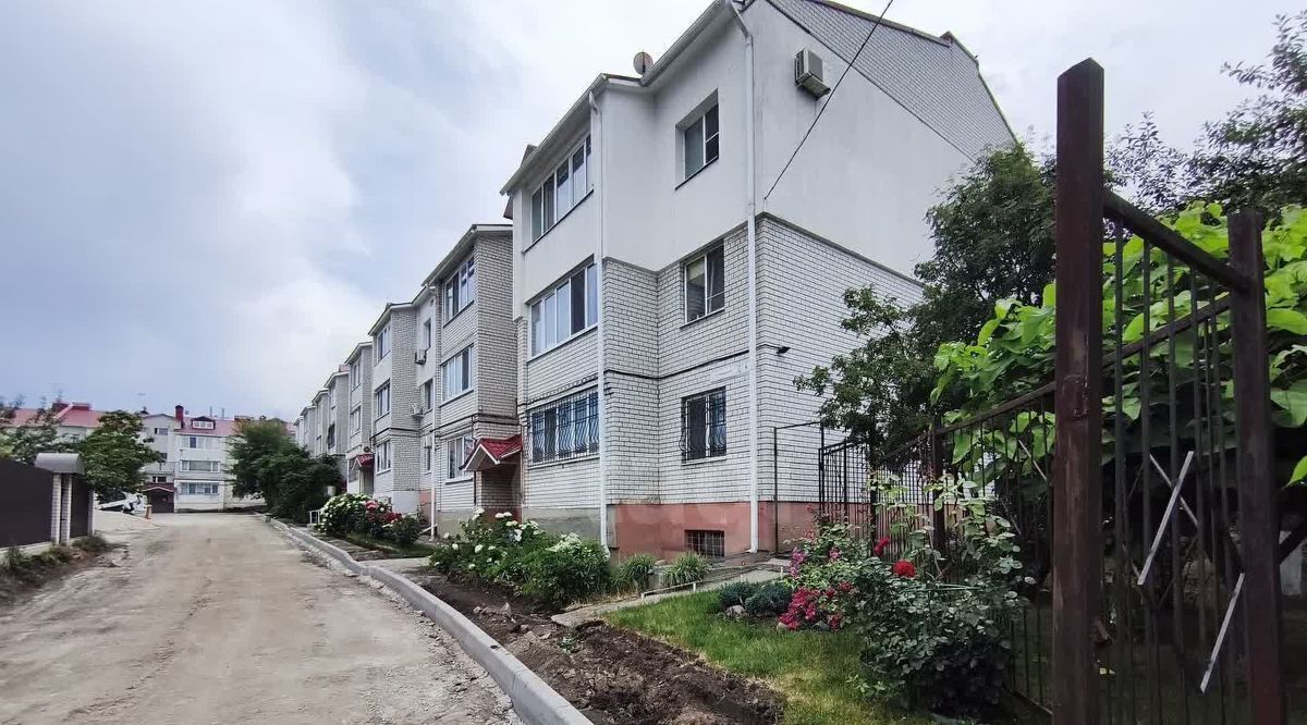 квартира г Саратов р-н Волжский ул им Исаева Н.В. 4 фото 1