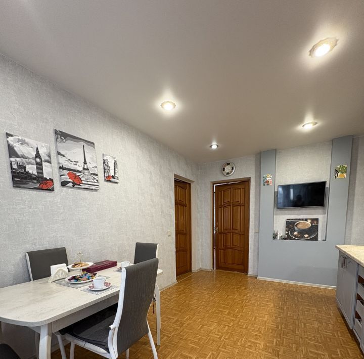 квартира г Тольятти р-н Автозаводский ул Автостроителей 3 фото 4
