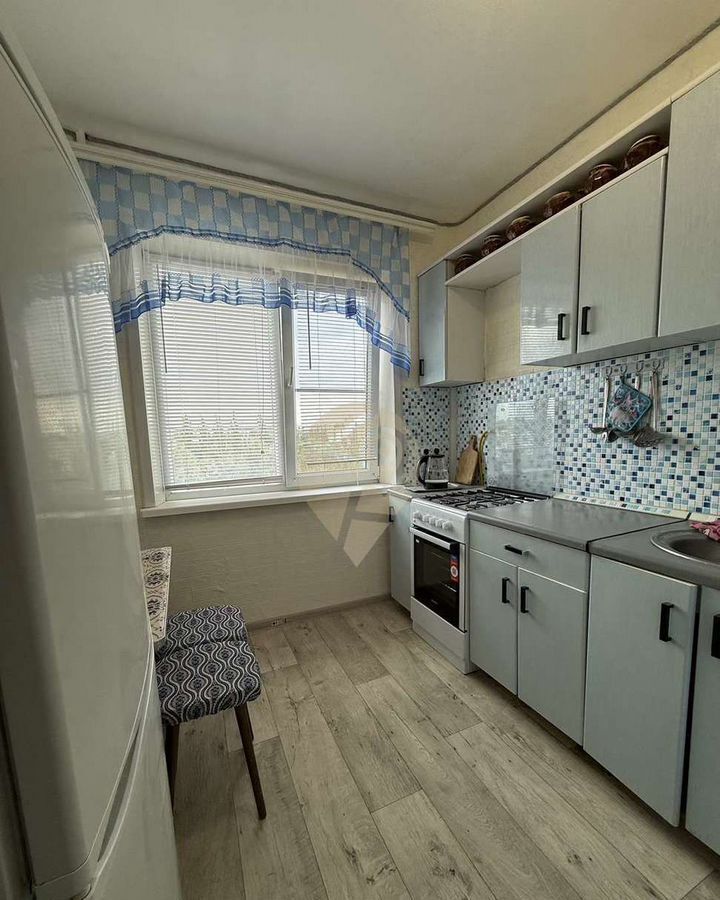 квартира г Старый Оскол мкр-н Молодогвардеец, 16А фото 2