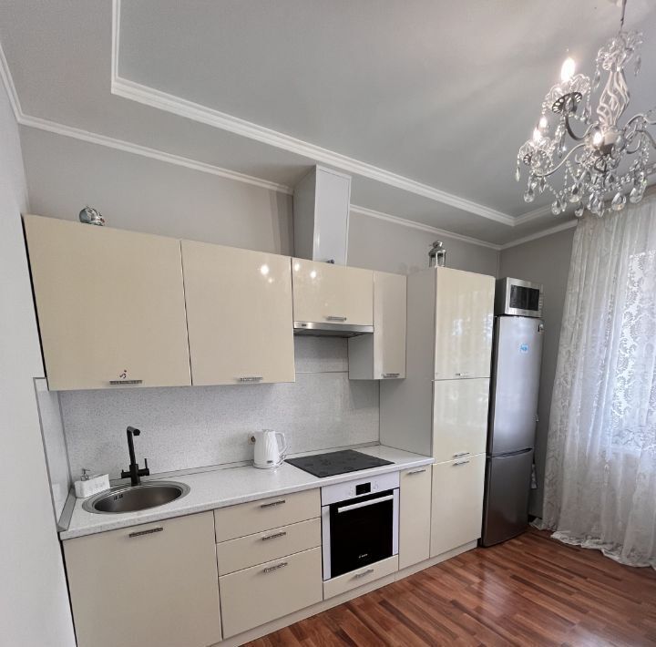 квартира г Челябинск р-н Центральный ул Братьев Кашириных 152 фото 1