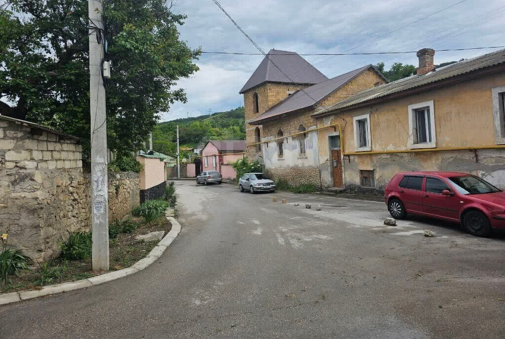 земля р-н Бахчисарайский г Бахчисарай ул Танкистов фото 7