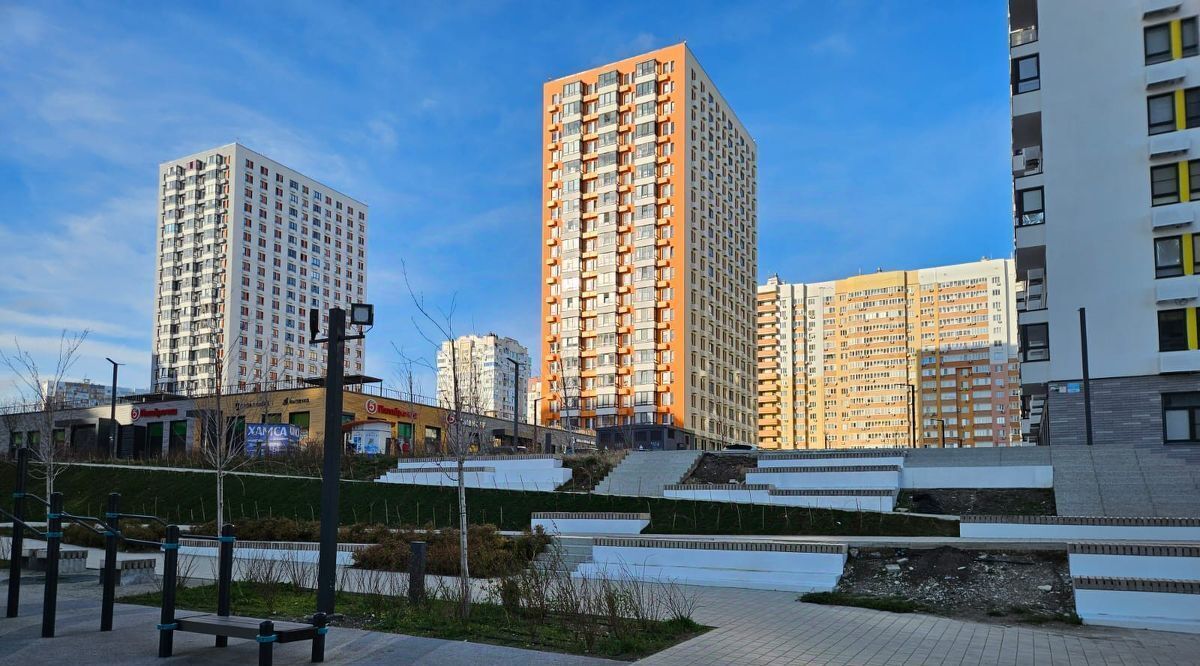 квартира г Новороссийск р-н Южный б-р Имени Дмитрия Шостаковича фото 1