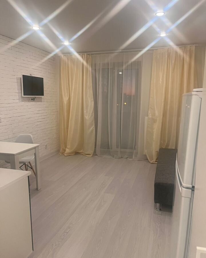 квартира г Тольятти р-н Автозаводский ул Владимира Высоцкого 11 фото 1