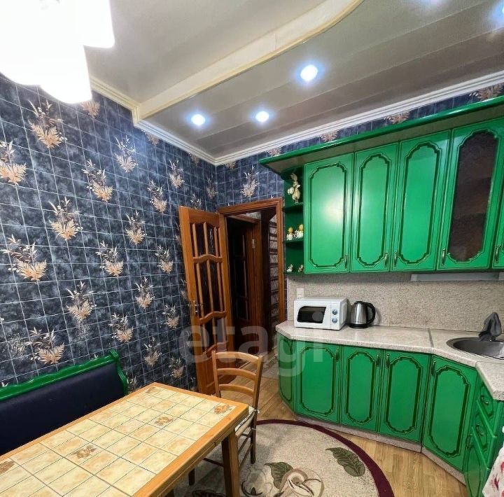 квартира г Новый Уренгой ул 26-го съезда КПСС 8 фото 1