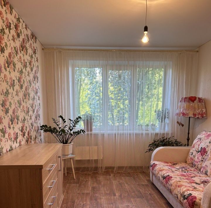 квартира г Тольятти р-н Автозаводский ул Автостроителей 98 фото 1