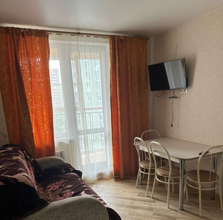 квартира г Омск р-н Кировский б-р М.М.Кузьмина 27 фото 3