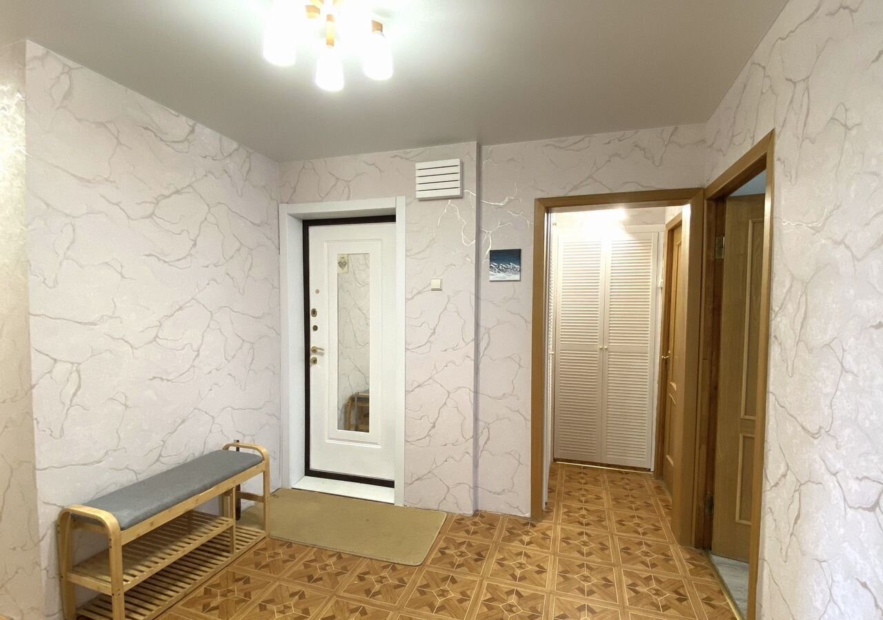 квартира г Тольятти р-н Автозаводский 10-й квартал б-р Луначарского 14 фото 1