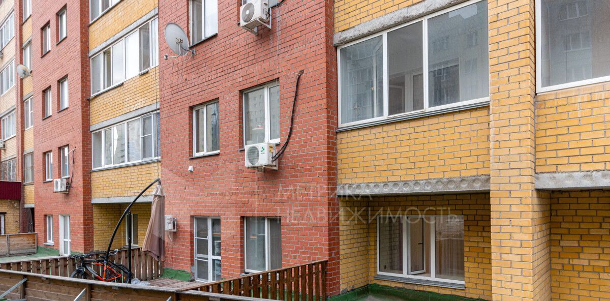 квартира г Тюмень р-н Центральный ул 50 лет Октября 1а фото 24