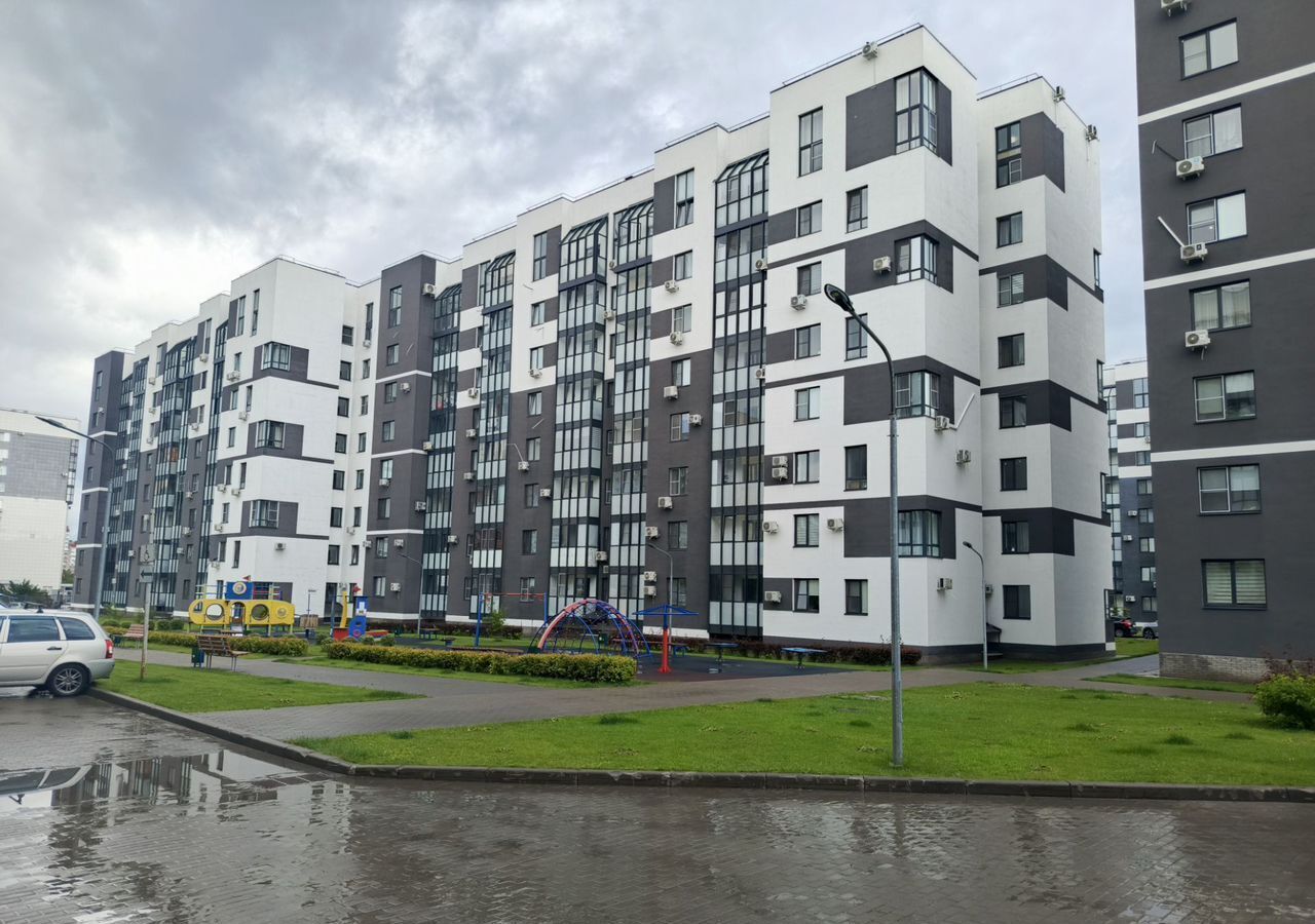 квартира г Тольятти р-н Автозаводский ул 40 лет Победы 45г фото 1