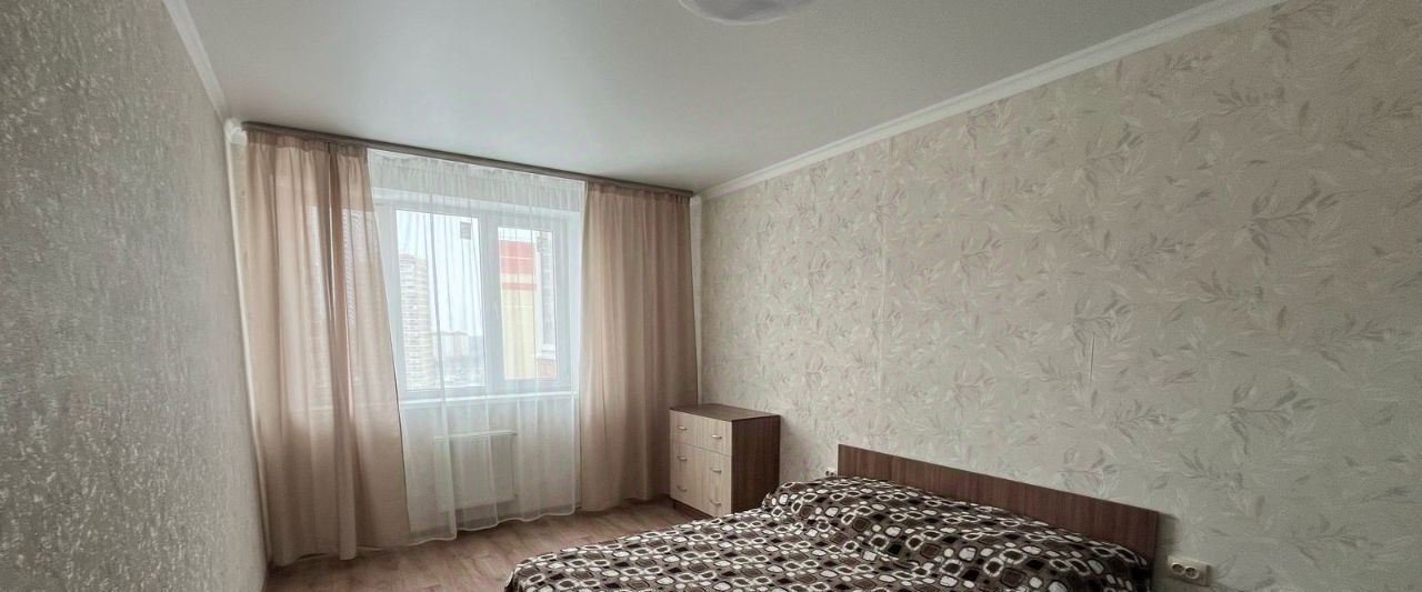 квартира г Краснодар р-н Карасунский пр-кт им. писателя Знаменского 9к/2 фото 1