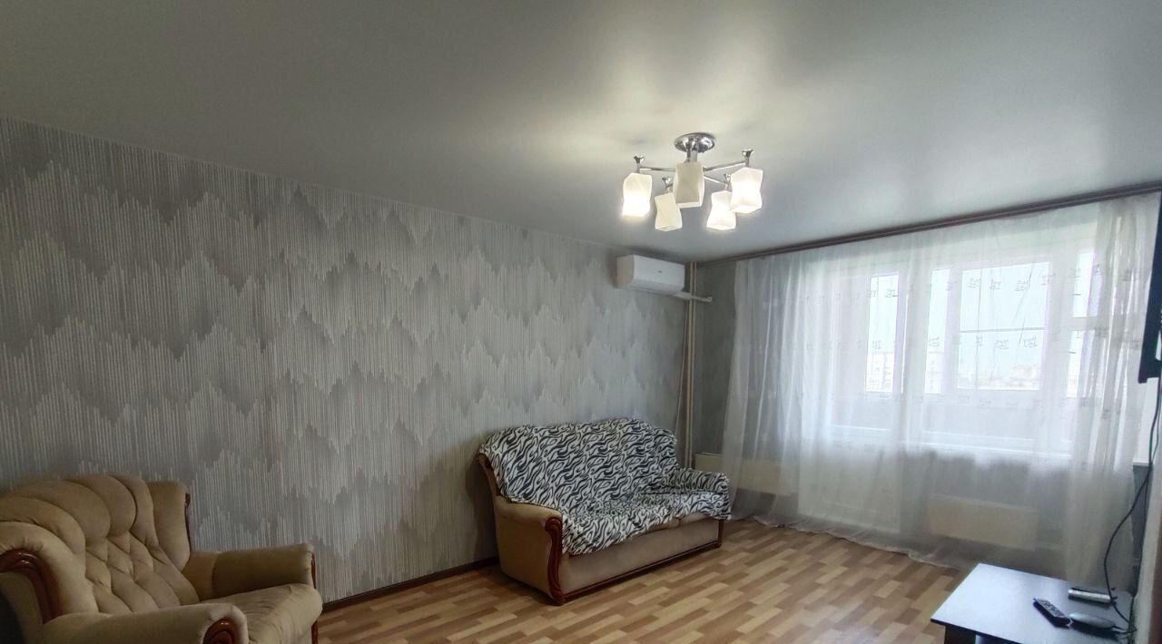 квартира г Тольятти р-н Автозаводский ул Тополиная 25 фото 1