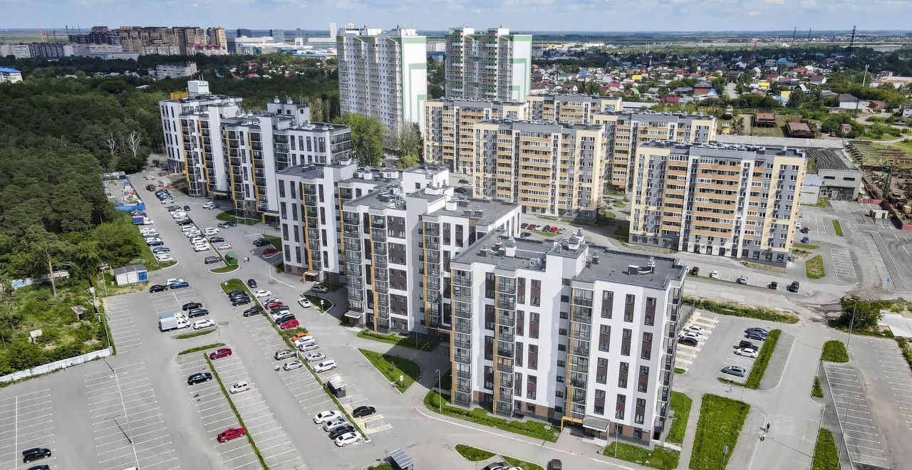 квартира г Тюмень р-н Ленинский ул Парада Победы 13 фото 1