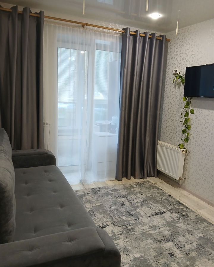 квартира г Тольятти р-н Автозаводский ул Полякова 28б фото 1