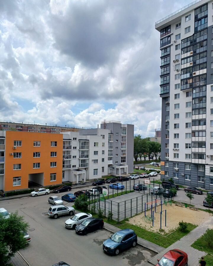 квартира г Челябинск р-н Калининский ул Братьев Кашириных 74 фото 1