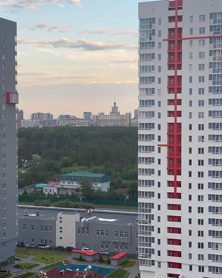 квартира г Челябинск р-н Центральный наб. Героя России С. А. Кислова, 27 фото 1