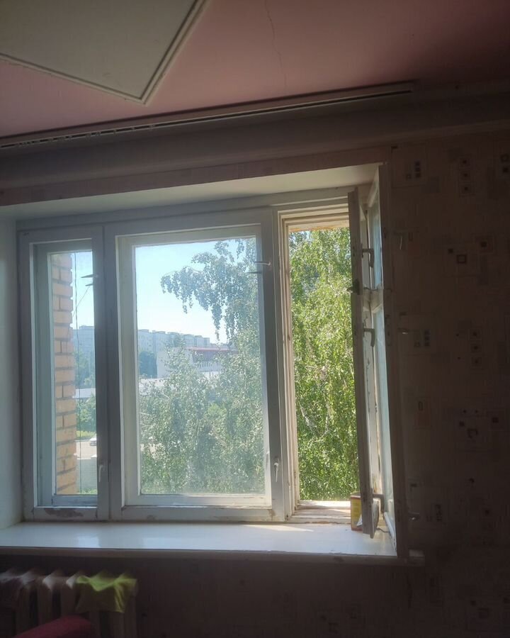 комната г Тольятти р-н Автозаводский ул Автостроителей 68 фото 1