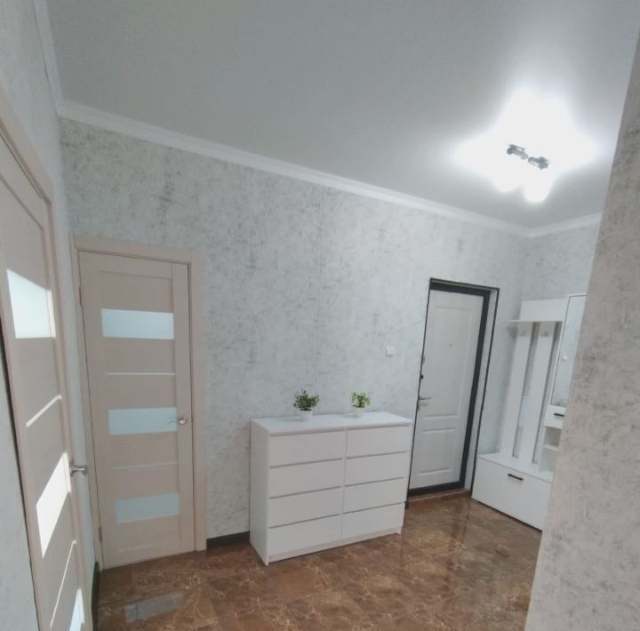 квартира г Астрахань р-н Кировский ул Бориса Алексеева 65к/1 фото 2