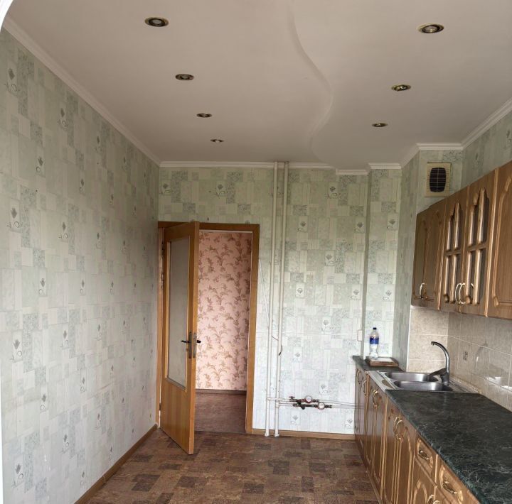 квартира г Астрахань р-н Кировский ул 11-й Красной Армии 2к/1 фото 2