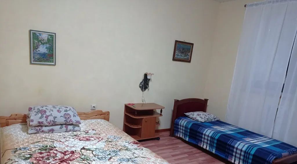 комната р-н Ейский г Ейск ул Рабочая 1б фото 2
