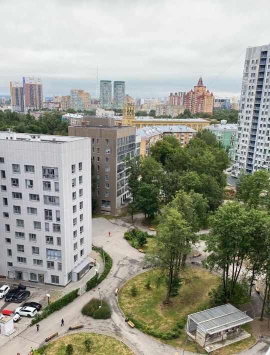 квартира г Пермь р-н Свердловский ул Революции 52б квартал «Гулливер» фото 18