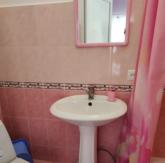 комната г Феодосия пгт Орджоникидзе пер Цветочный 1а фото 6