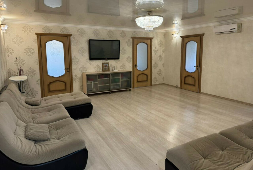квартира г Владикавказ ул Братьев Щукиных 63к/3 фото 2
