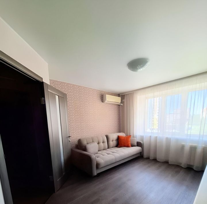квартира г Тольятти р-н Автозаводский ул 40 лет Победы 19б фото 1