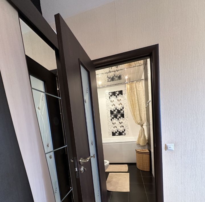 квартира г Омск р-н Кировский ул Дианова 9к/1 фото 21