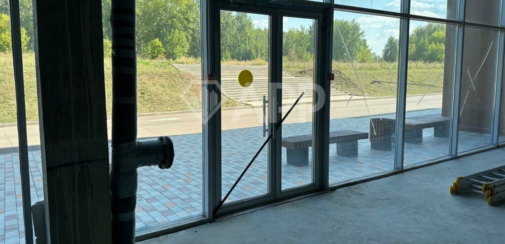 торговое помещение р-н Нижнекамский г Нижнекамск пр-кт Шинников 10в городское поселение Нижнекамск фото 1