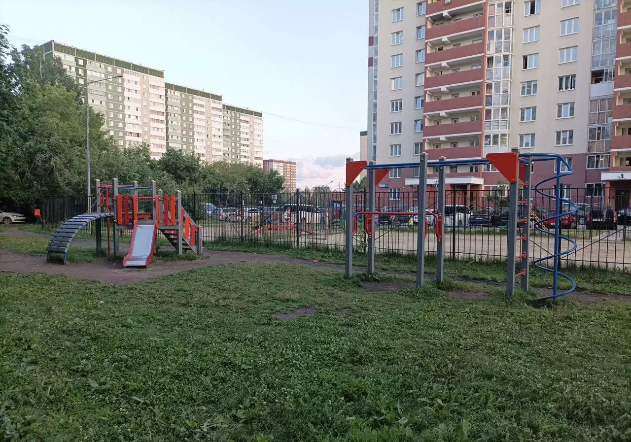 квартира г Екатеринбург р-н Железнодорожный ул Таватуйская 1а фото 3