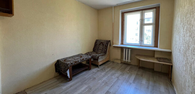 комната р-н Кировский дом 64б фото