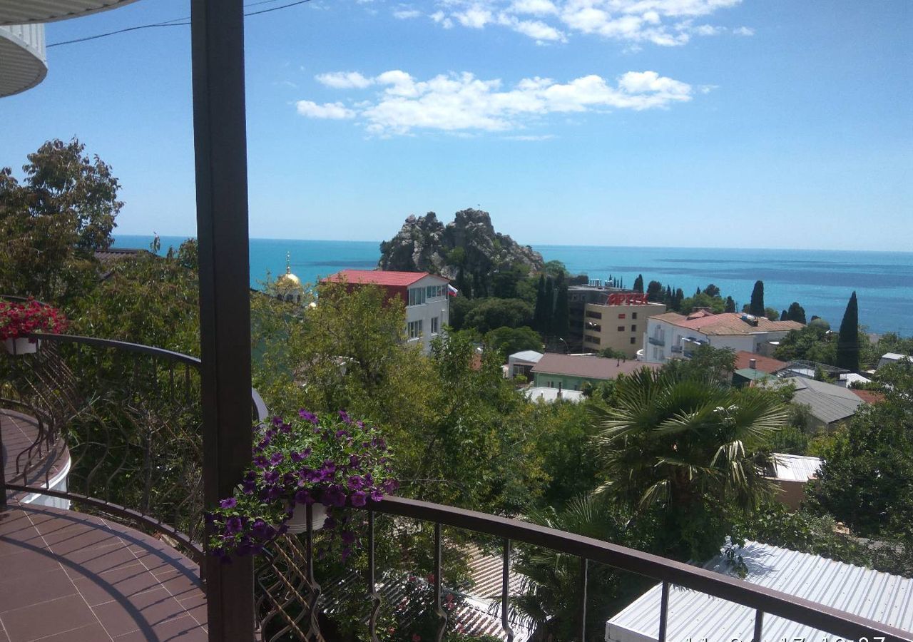 комната г Ялта пгт Гурзуф ул Пролетарская 12 фото 1