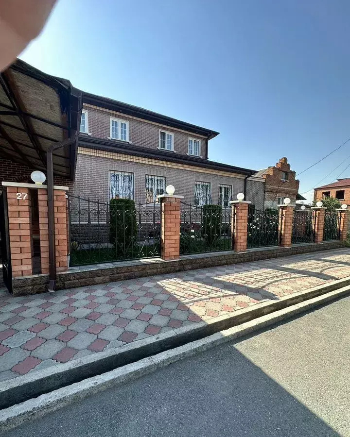 дом г Владикавказ пгт Заводской ул Полевая 27 р-н Промышленный Республика Северная Осетия — г. о. Владикавказ фото 1