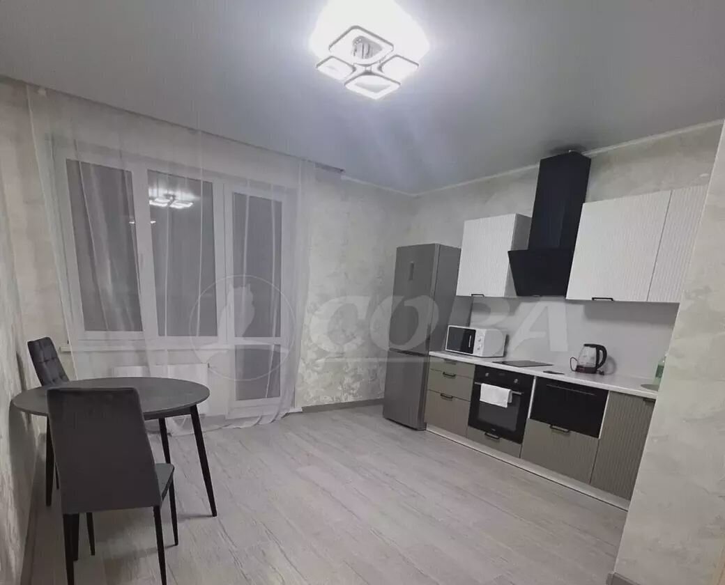 квартира г Тобольск 15-й мкр-н, 17Б фото 1