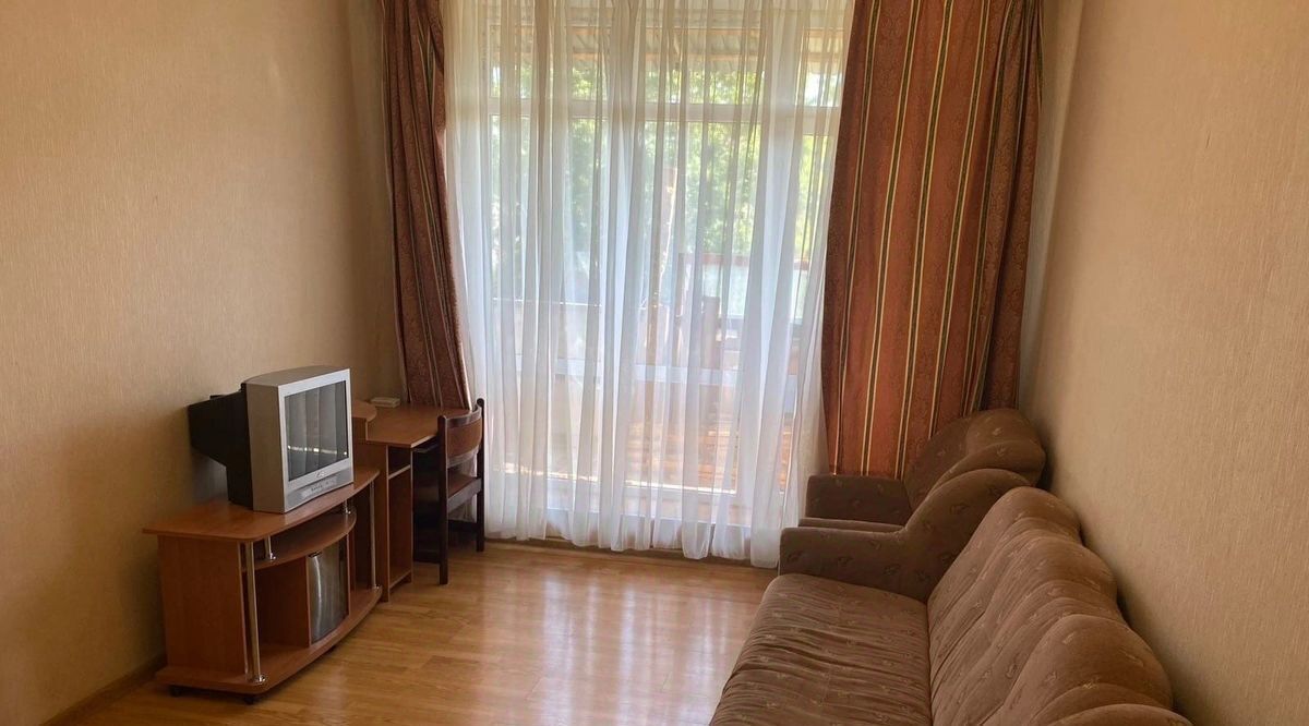 квартира г Симферополь р-н Центральный ул Караманова 2 фото 1