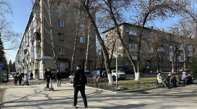 торговое помещение ул 40 лет Октября 4а фото