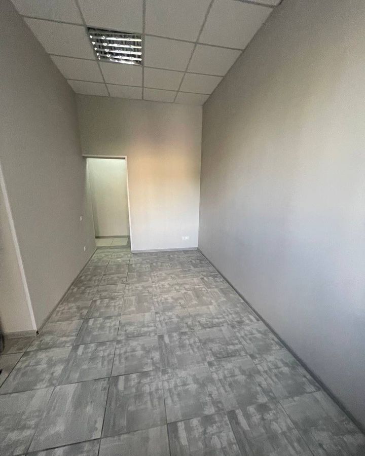 торговое помещение г Красноярск р-н Центральный ул Каратанова 4 фото 2