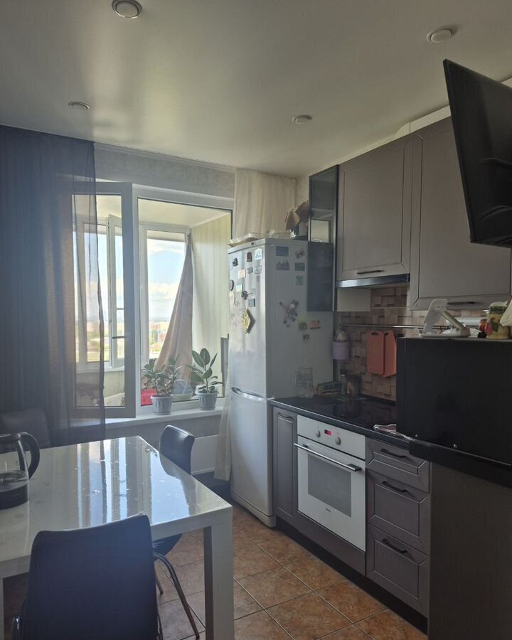 квартира г Тольятти р-н Автозаводский 15-й квартал б-р Космонавтов 1 фото 1