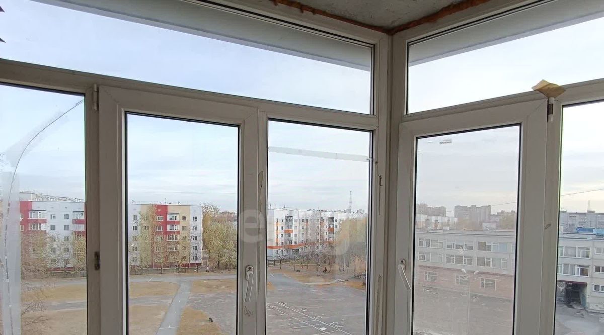 квартира г Сургут 15-16-й микрорайон ул Студенческая 21 фото 12