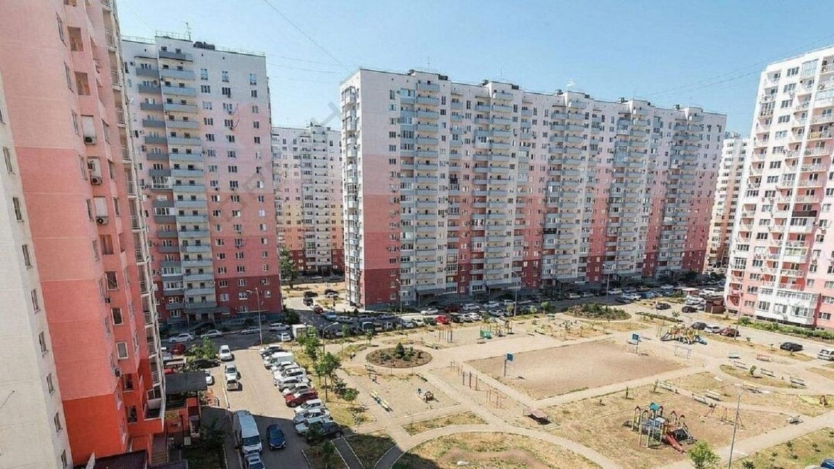 квартира г Краснодар ул им. Александра Покрышкина 2/1 фото 2
